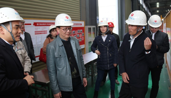 南昌市政公用集團熊新國檢查市政遠(yuǎn)大工廠600.jpg