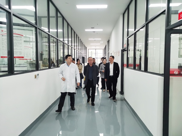 青云譜區(qū)政協(xié)黨組副書記陳忠良南昌市政建設(shè)集團轉(zhuǎn)作風優(yōu)環(huán)境陽光驛道走訪6002.jpg