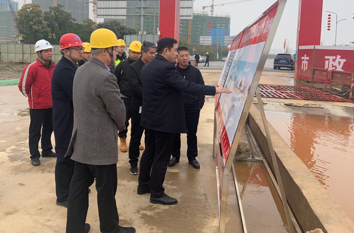 南昌縣委常委,縣政府黨組副書記、副縣長付向宇到小藍(lán)大道快速化工程走訪調(diào)研691.jpg