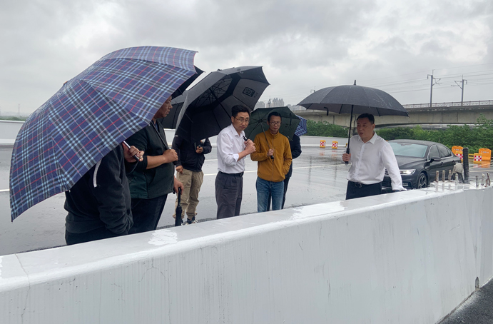 徐旭前往南昌縣河洲路項(xiàng)目、小藍(lán)大道快速化項(xiàng)目調(diào)研pg
