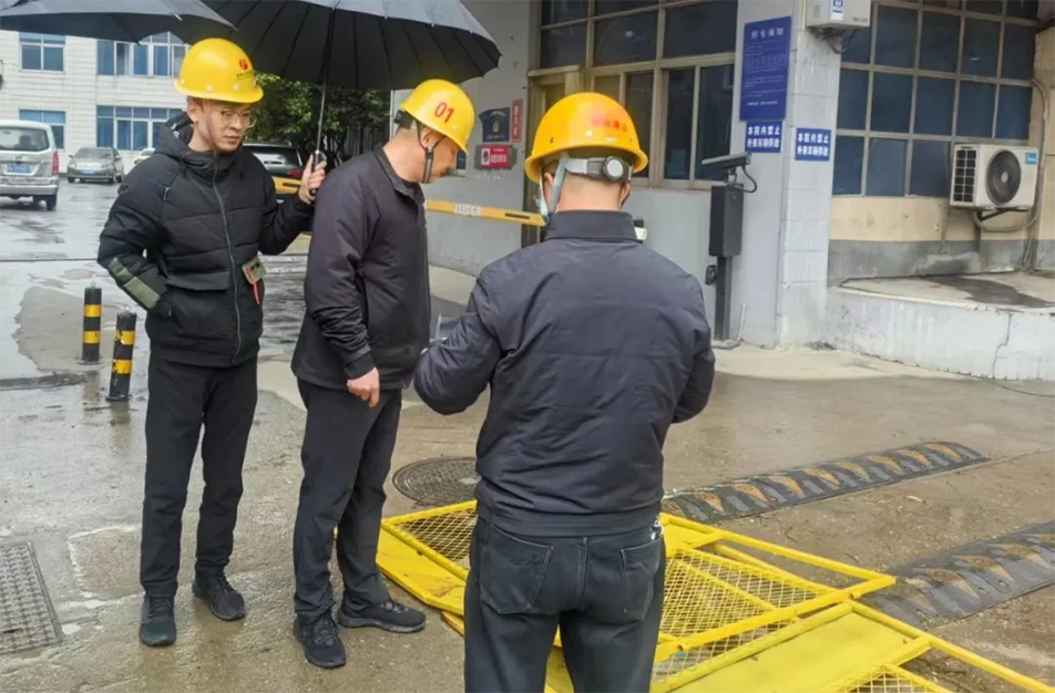 徐旭調研南昌縣小藍大道、青云譜污水接駁工程｜施工進度與安全文明管理